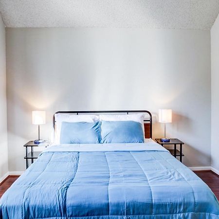 Lovely 2 Bedroom, 1 Bath Condo With Pools And Gym. Хьюстон Экстерьер фото