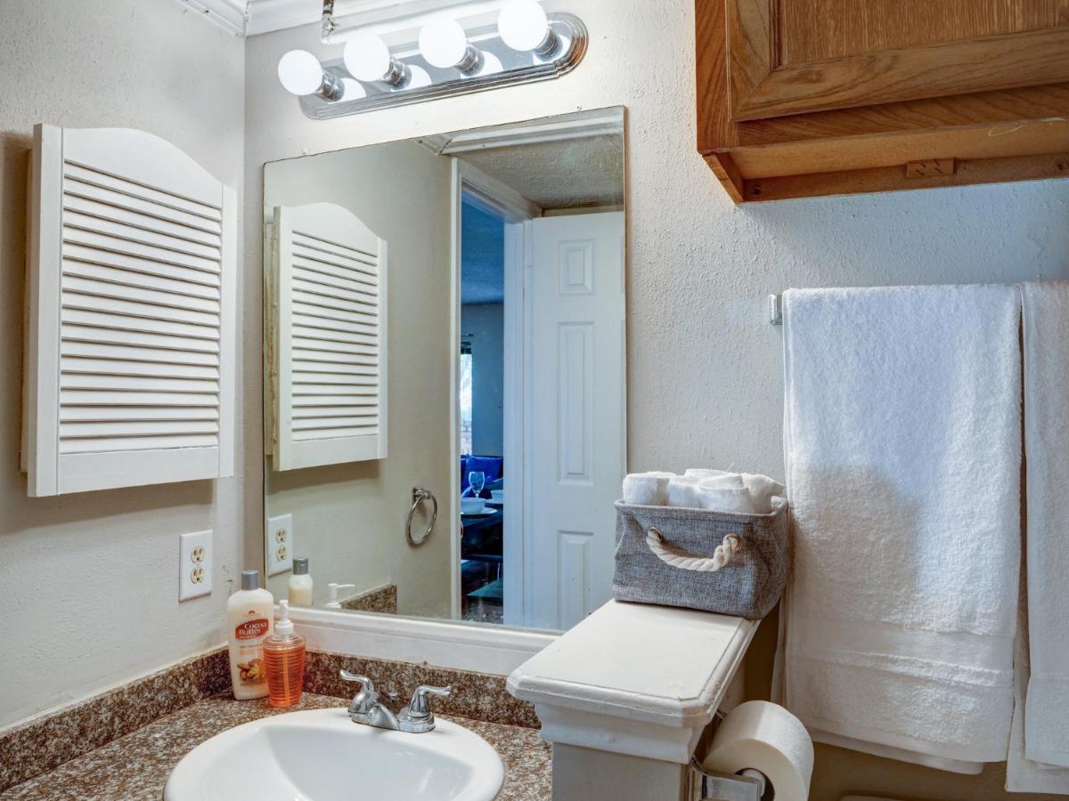 Lovely 2 Bedroom, 1 Bath Condo With Pools And Gym. Хьюстон Экстерьер фото