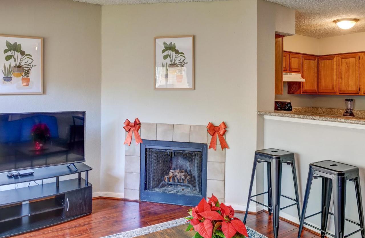 Lovely 2 Bedroom, 1 Bath Condo With Pools And Gym. Хьюстон Экстерьер фото