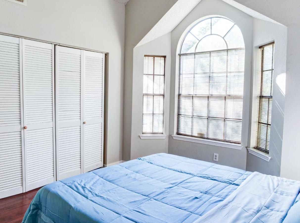 Lovely 2 Bedroom, 1 Bath Condo With Pools And Gym. Хьюстон Экстерьер фото