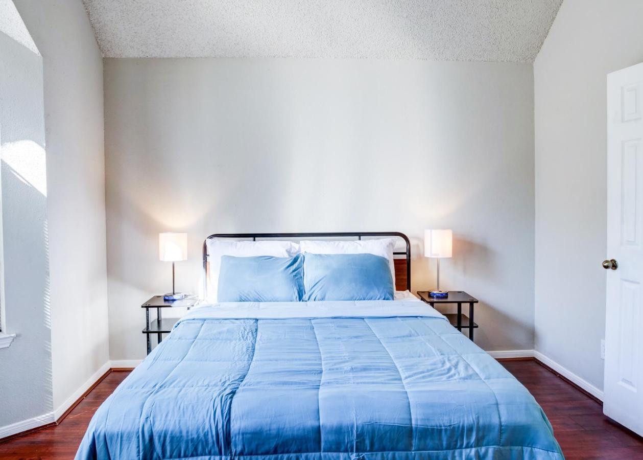 Lovely 2 Bedroom, 1 Bath Condo With Pools And Gym. Хьюстон Экстерьер фото