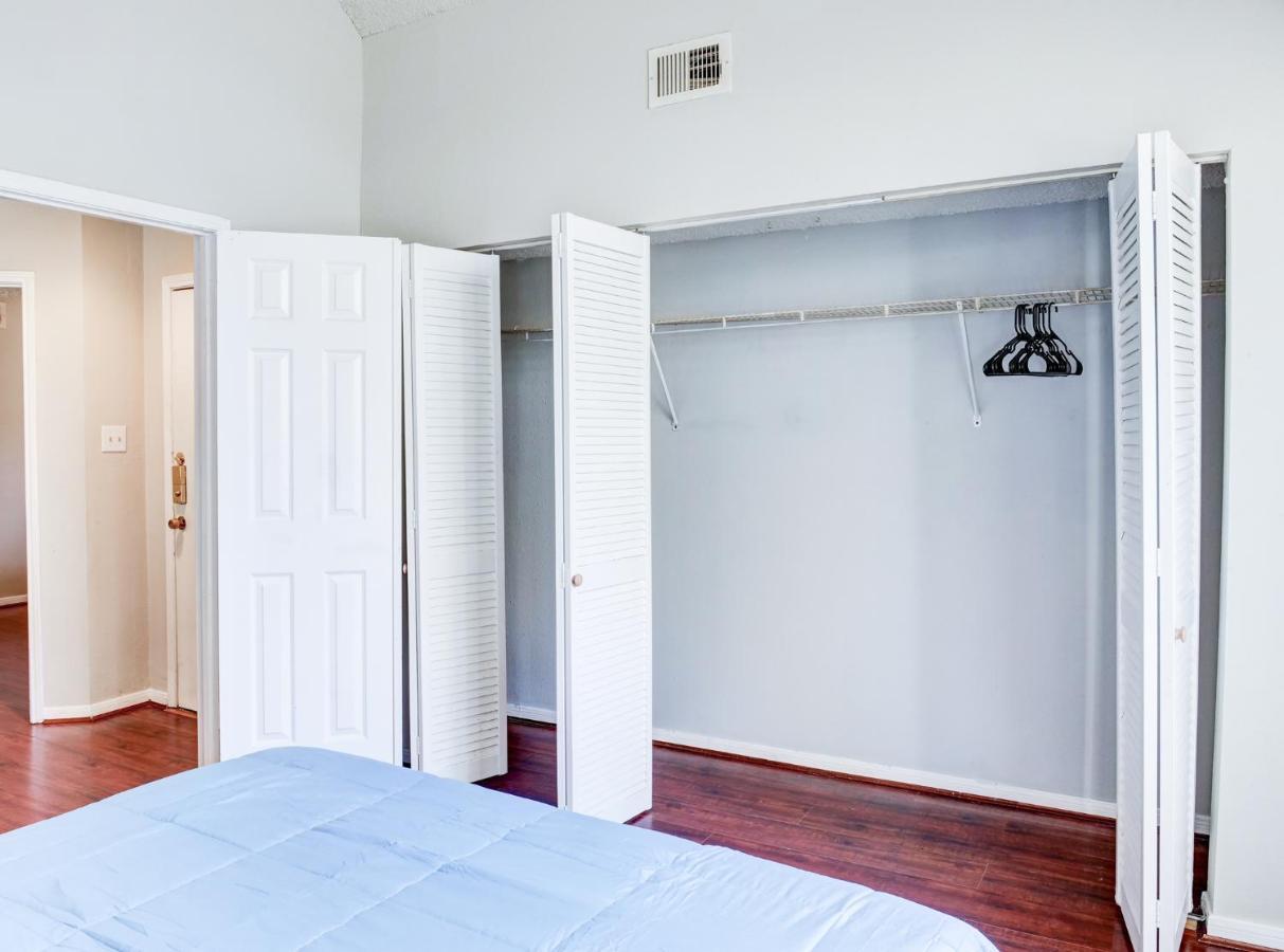Lovely 2 Bedroom, 1 Bath Condo With Pools And Gym. Хьюстон Экстерьер фото