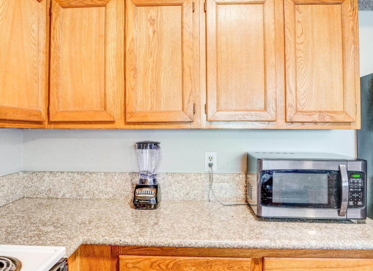 Lovely 2 Bedroom, 1 Bath Condo With Pools And Gym. Хьюстон Экстерьер фото