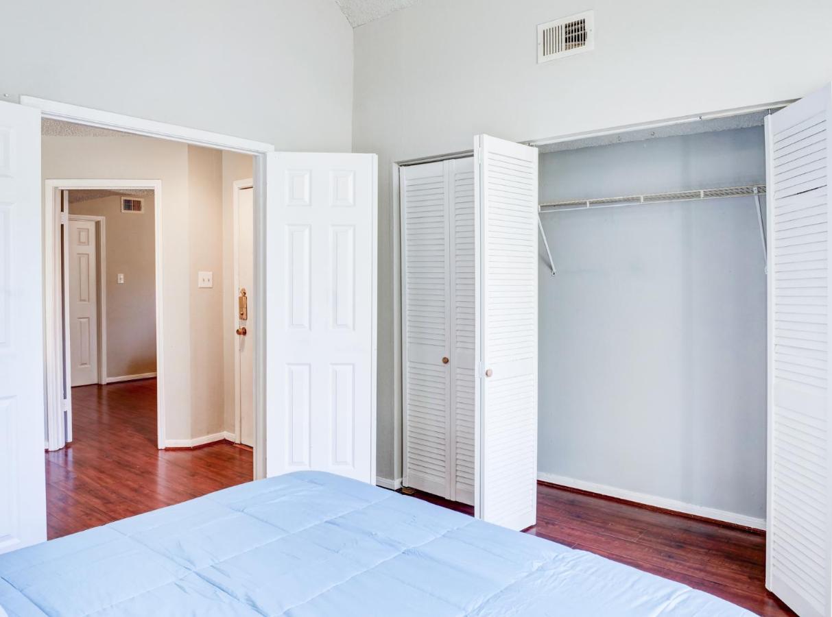 Lovely 2 Bedroom, 1 Bath Condo With Pools And Gym. Хьюстон Экстерьер фото