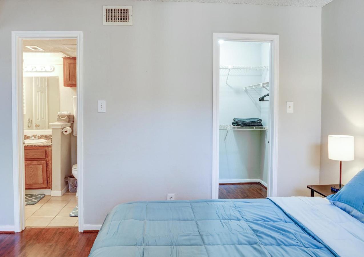 Lovely 2 Bedroom, 1 Bath Condo With Pools And Gym. Хьюстон Экстерьер фото